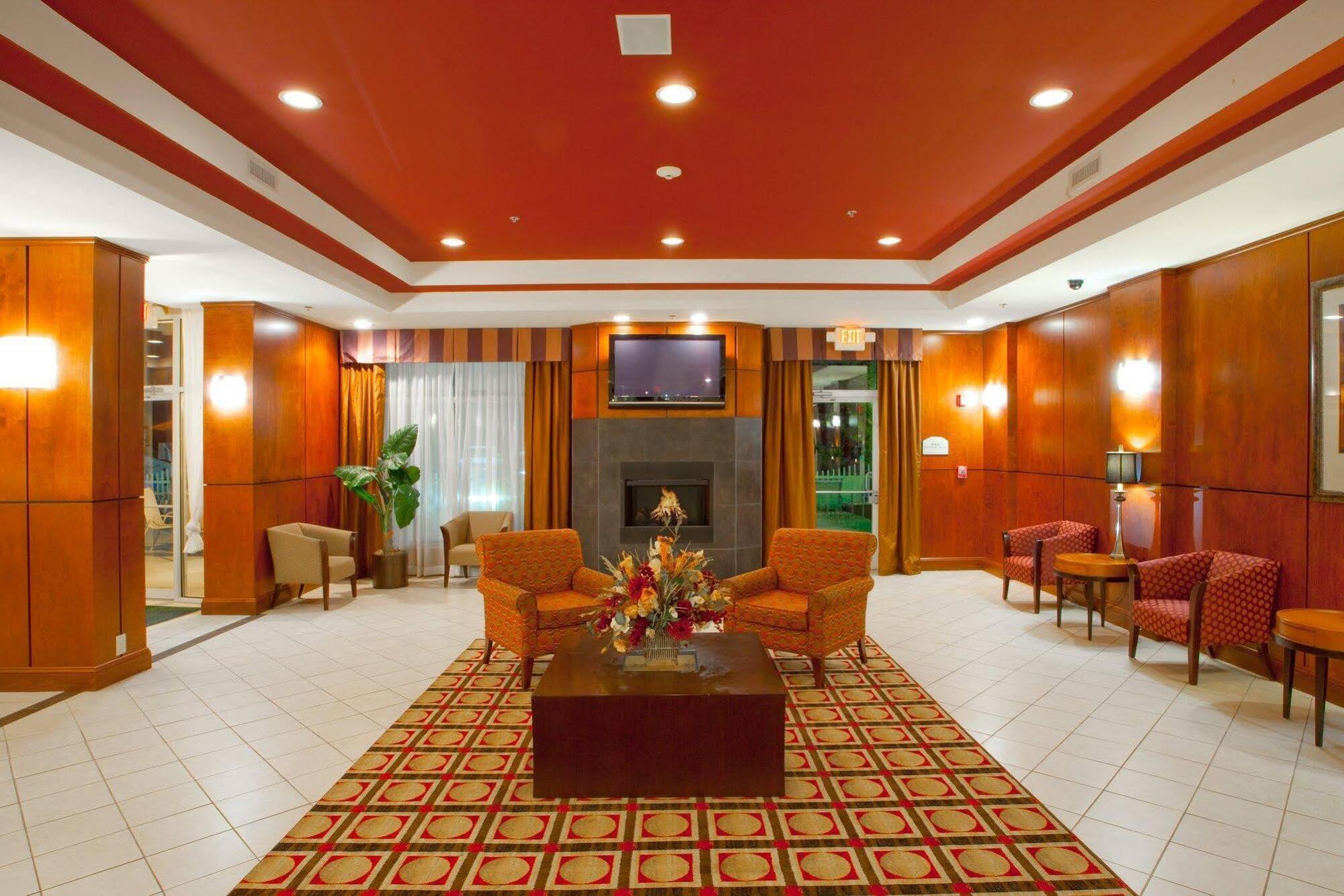 Holiday Inn Express Dumfries-Quantico By Ihg Экстерьер фото